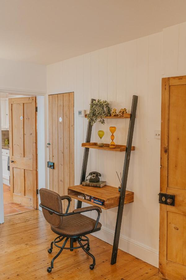 Cotswolds- Homely 2 Bed House With Garden, Wifi - Esho Stays サイレンセスター エクステリア 写真